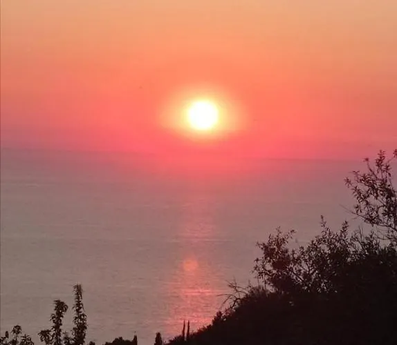 Marina Willa Kalamítsi